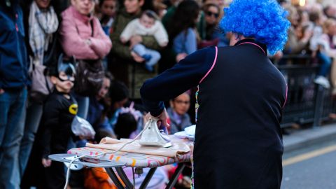 Oviedo se llena de color, alegr�a y tradici�n para celebrar el Carnaval