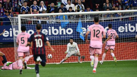 Playoff de ascenso entre Eibar y Oviedo en Ipur�a