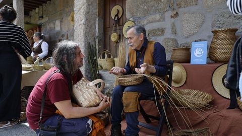 Os artesns traballaron en vivo e explicaron os segredos dos seus oficios