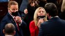 Marjorie Taylor Greene, seguidora del conspiranoico QAnon, con la mascarilla �Trump gan�, ayer en el Congreso de EE.UU.
