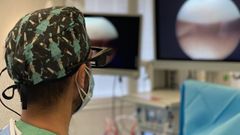 El cirujano ortop�dico y traumat�logo Adri�n Gallego opera en cl�nicas de Ourense, Santiago y Lugo. 