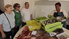 Venta de sardinas en Pescader�a Roly, en Viveiro