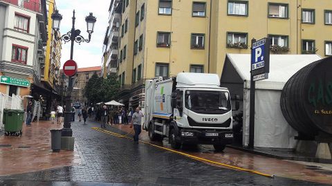 Fotografa tomada por los hosteleros dos horas despus de concluir la Preba de la sidra de Gascona.Fotografa tomada por los hosteleros dos horas despus de concluir la Preba de la sidra de Gascona