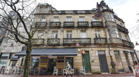 Inditex estuvo valorando la posibilidad de trasladar Zara al edificio donde est� la cafeter�a Central, en la imagen, e hizo consultas al respecto en el Concello de Pontevedra.