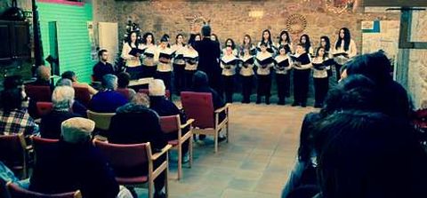 La Escolan�a de la Catedral repiti� el concierto de Navidad ayer en la residencia de mayores de O Castro.