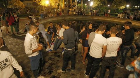 J�venes haciendo botell�n en M�ndez N��ez en una imagen de archivo 