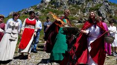 Encendido del fuego sagrado en el Pico Sacro