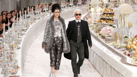 Stella Tennant junto a Karl Lagerfeld en el 2011