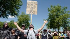 Los chalecos parecen desinflarse. Solo 18.600 personas secundaron este s�bado el Acto XXVI de los chalecos amarillos en toda Francia, 1.200 en Par�s, seg�n el Ministerio del Interior, lo que supone un m�nimo desde que comenzaron las movilizaciones, el 17 de noviembre. Los propios convocantes cifran en 37.529 el n�mero de participantes en las concentraciones y manifestaciones, muy lejos de los 280.000 que se sumaron el primer d�a de las protestas, el 17 de noviembre del 2018