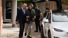 Carlos G�mez-Jara D�ez�y Tom�s Gonz�lez Cueto.El abogado Carlos G�mez-Jara D�ez (i), y el asesor jur�dico externo de la RFEF, Tom�s Gonz�lez Cueto (d), a su salida del Juzgado de Primera Instancia e Instrucci�n N�mero 4 de Majadahonda