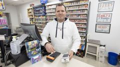 Miguel Ennes, del Estanco Casa L�pez de Laxe.