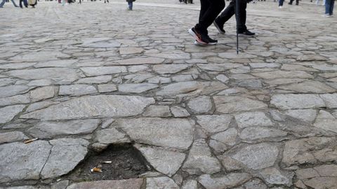 M�s de medio centenar de huecos en el pavimento del Obradoiro