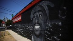 Mural con el rostro�del rapero Tupac Shakur.