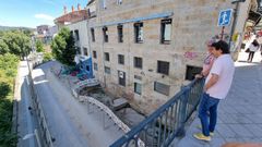 Los vecinos lamentan que se retiraran las escaleras y que las obras est�n paradas