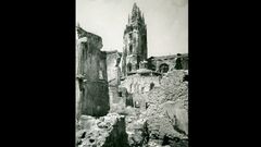 La Catedral de Oviedo, da�ada durante la revoluci�n del 34 y la Guerra Civil, imagen de 1938