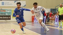 David Novoa (de blanco) jugador de O Parrulo Ferrol