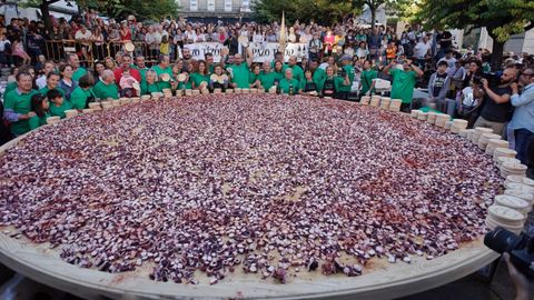 La tapa de pulpo más grande del mundo, en O Carballiño, en la edición del 2017.