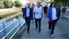 Lores recorri� con N�stor Rego parte del paseo peatonal junto a la r�a de Pontevedra