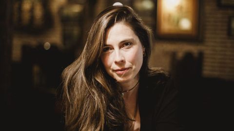 La escritora Clara Fuertes es una de las que participa en el encuentro literario en La Voz de la Verdad
