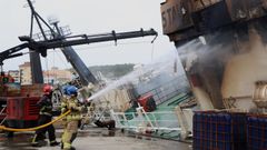 El barco Awadi ardi� en el puerto de Ribeira el pasado mes de septiembre.