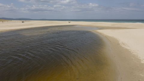 Imagen que presentaba ayer, domingo, la zona de la laguna de Baldaio