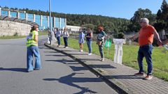 Cientos de personas participaron en la cadena humana en Ribeira para pedir una sanidad pblica de calidad.
