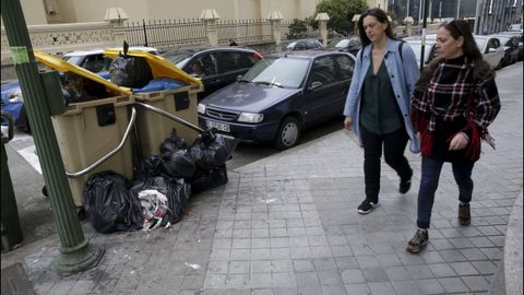 Las calles de la ciudad amanecieron el martes llenas de basura