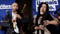 Villares se marc� un concierto de gaita tras su intervenci�n en Lugo.