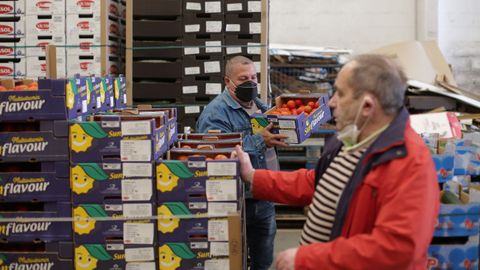 Foto de archivo de voluntarios trabajando en el Banco de Alimentos de O Ceao, en Lugo