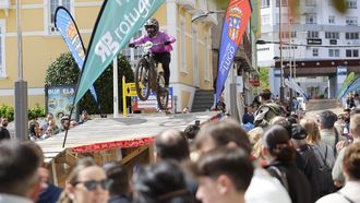 Un momento del tramo urbano del Enduro Monte Castelo, en el 2025.