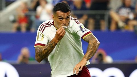 Pedro Porro celebra el segundo gol de Espa�a ante Francia en Dallas.