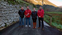 De izquierda a derecha, el director del parque de las Ubi�as - La Mesa, Enrique Fern�ndez; el director general del Medio Natural y Planificaci�n Rural, David Villar; la alcaldesa de Santo Adriano, Elvira Men�ndez, y el consejero de Medio Rural y Cohesi�n Territorial, Alejandro Calvo.

 
