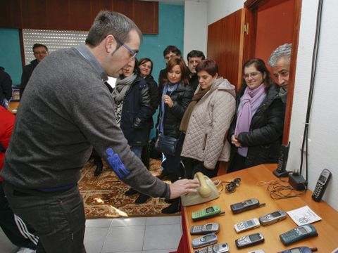 A sala de exposicins da Casia, inaugurada onte, alberga agora unha mostra de aparellos de anos xa pasados, algns moi sorprendentes.