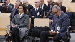 Los hijos de Jordi Pujol, Josep (i), Marta (2i), Pere (c) y Jordi (d) Pujol Ferrusola en el banquillo de los acusados este lunes en la Audiencia Nacional en San Fernando de Henares.