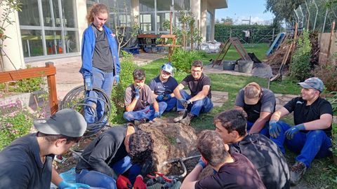 Pr�cticas de riego en el CEE Mar�a Mari�o de A Coru�a, que participa en el programa Voz Natura 