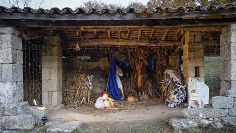 Los vecinos de Moldes, en Bobors, crearon su beln en el recinto de la antigua feria