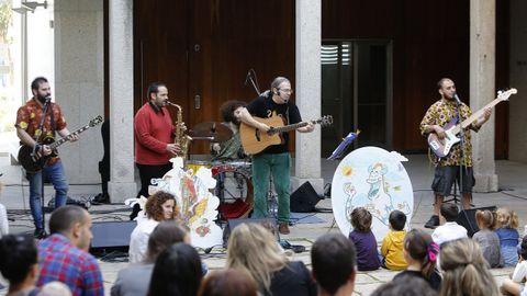 El grupo Chuches Amil amenizar el magosto infantil en A Insua dos Poetas.