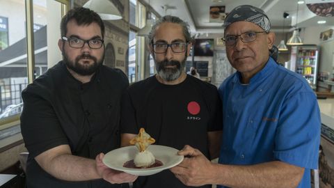 El equipo de Administraci�n Gastrobar, con su pincho