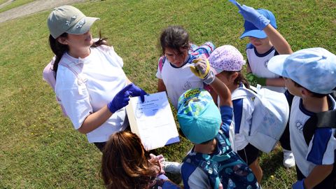Voz Natura, limpieza de playas de los alumnos de La Milagrosa,