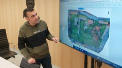 El concejal de Patrimonio Hist�rico, Xaqu�n Moreda, ante la ortofoto del antiguo convento de Santa Clara y su huerta