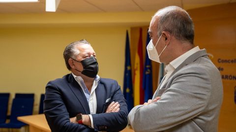 El concejal de Promoci�n Econ�mica, David Pita (derecha), y el presidente de EF Business School, Venancio Salcines