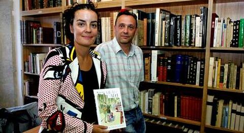 Gemma Sesar y Ram�n Marcos presentaron ayer �Vida de nai� junto a Alejandro Mac�as.