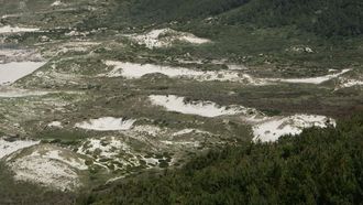 Las formas t&iacute;picas de las dunas en la Playa de Trece, en Camari&ntilde;as