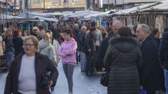 Vista del mercadillo semanal de Vimianzo, ayer a mediod�a