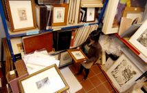 Roc�o Hermo es la encargada de catalogar y documentar las obras que llegan a Artes. 