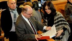 El portavoz socialista le dice a Pardo que si tiene sospechas y pruebas que denuncie.