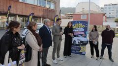De izquierda a derecha, representantes de ACIA Burela, de la Federaci�n de Comercio, de la Diputaci�n y del Concello de Burela, este jueves en la presentaci�n de la campa�a en la Praza do Concello burelense