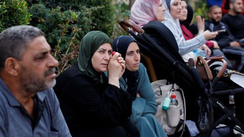 Familiares de presos palestinos aguardan a su liberación en Ramala