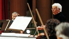 Helmuth Rilling dirigiendo a la Filharmon�a en el concierto del 20 aniversario en el a�o 2016