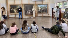 Eva  Somolinos ha llevado su exposici�n-concierto AcerArte al CEIP de Maci�eira de Neda